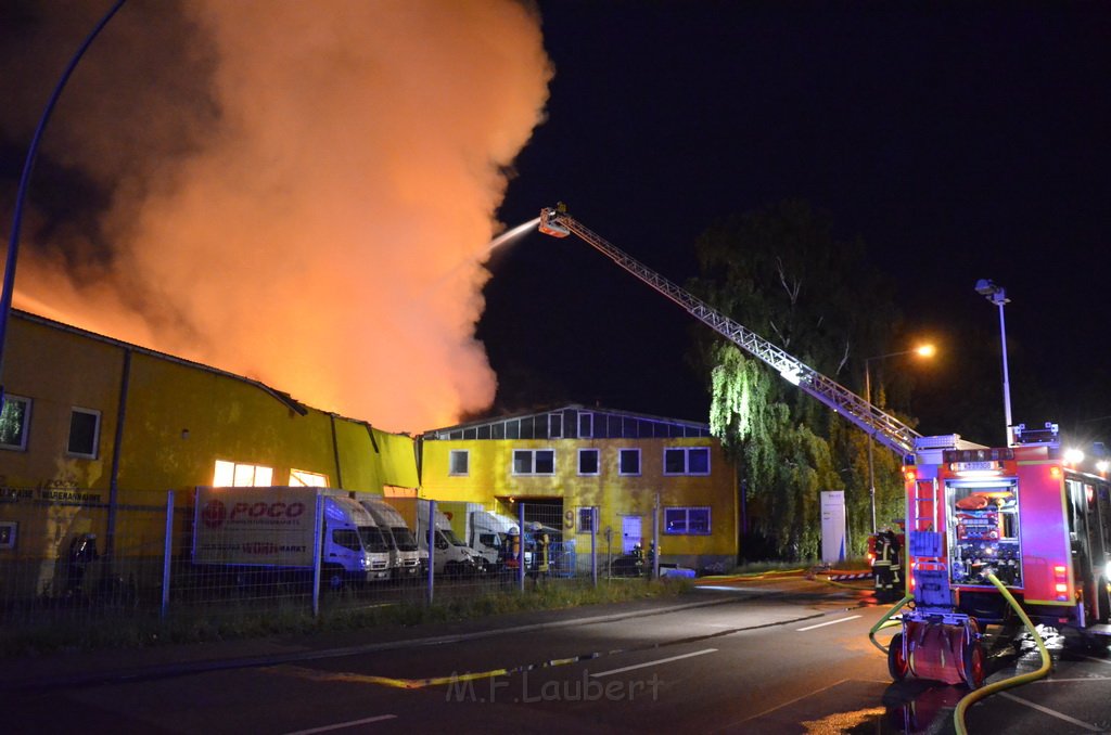 Grossfeuer Poco Lager Koeln Porz Gremberghoven Hansestr P120.JPG - Miklos Laubert